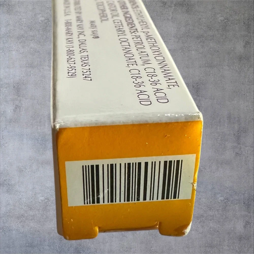 Mary Kay Sun Essentials‎ Lip Protector Sunblock SPF 15 5463 0.16oz New Box